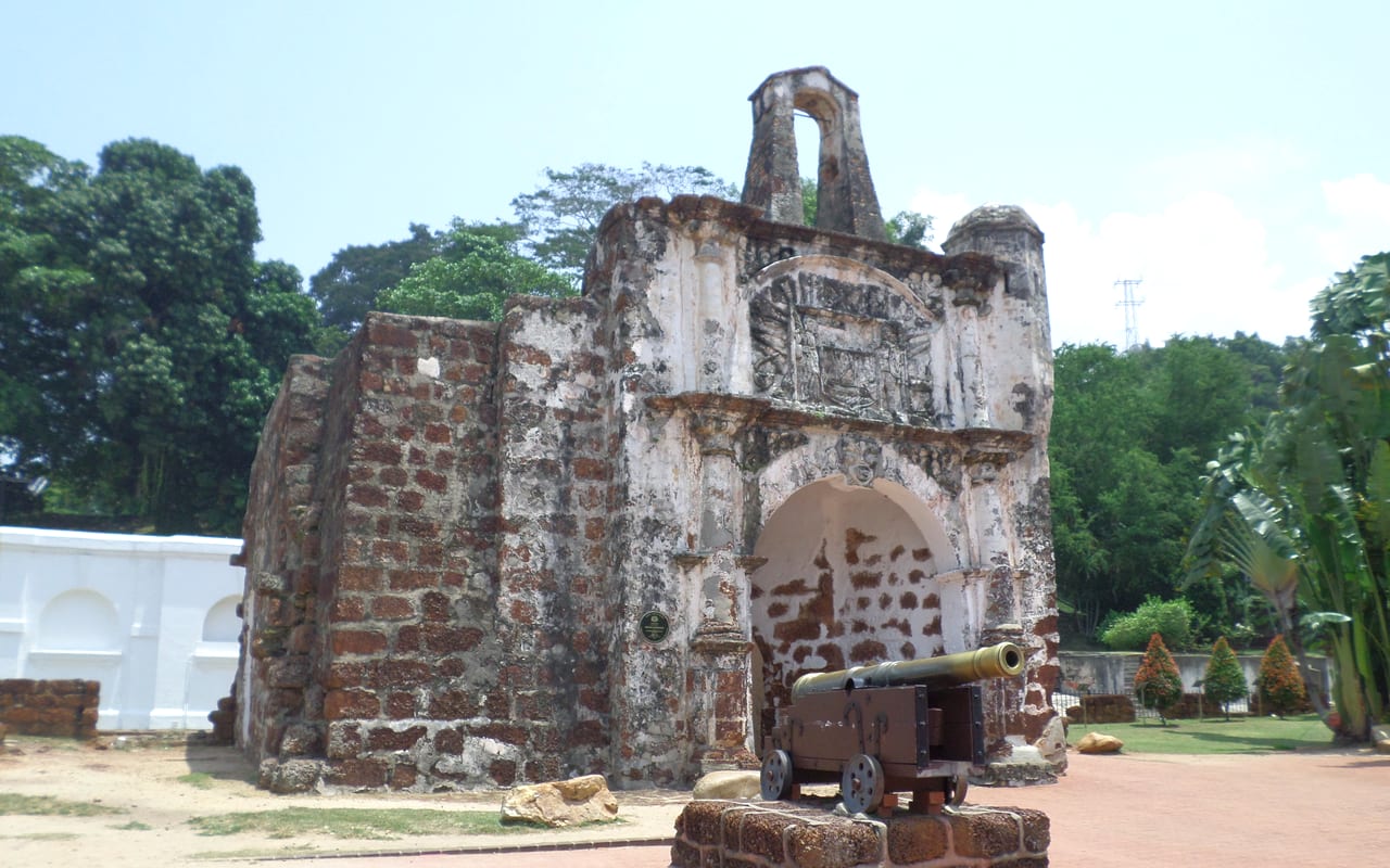 A Famosa & St Paul's Hill: Malacca's History