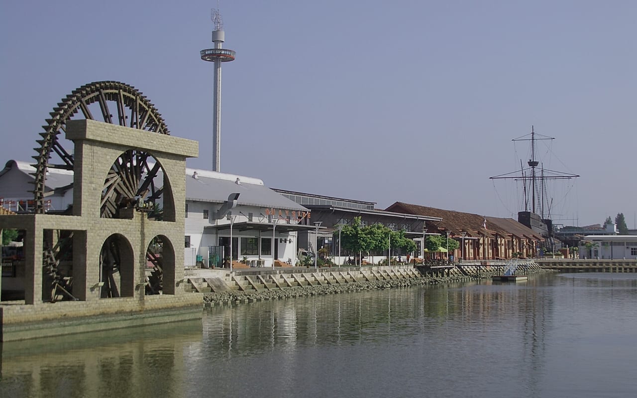 Malacca Nightlife & the Riverfront After Dark