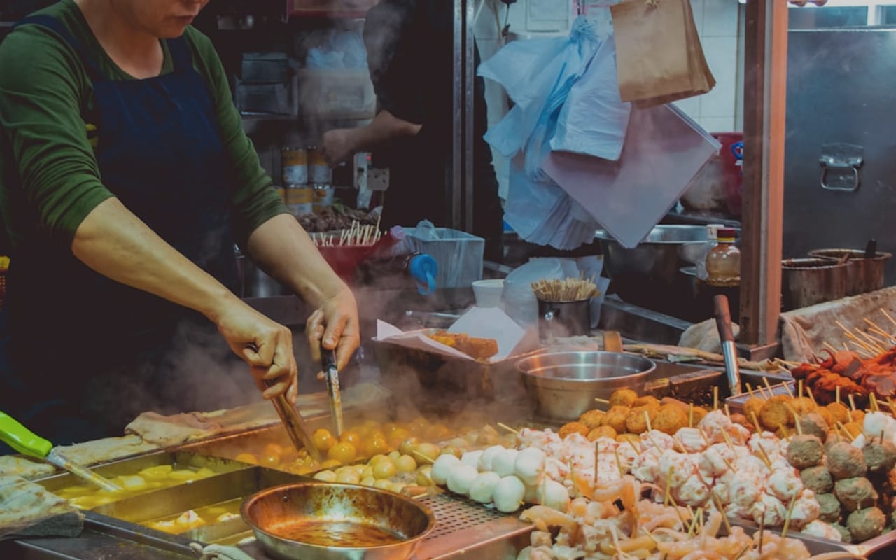 吉隆坡街头美食：本地人的小贩中心攻略